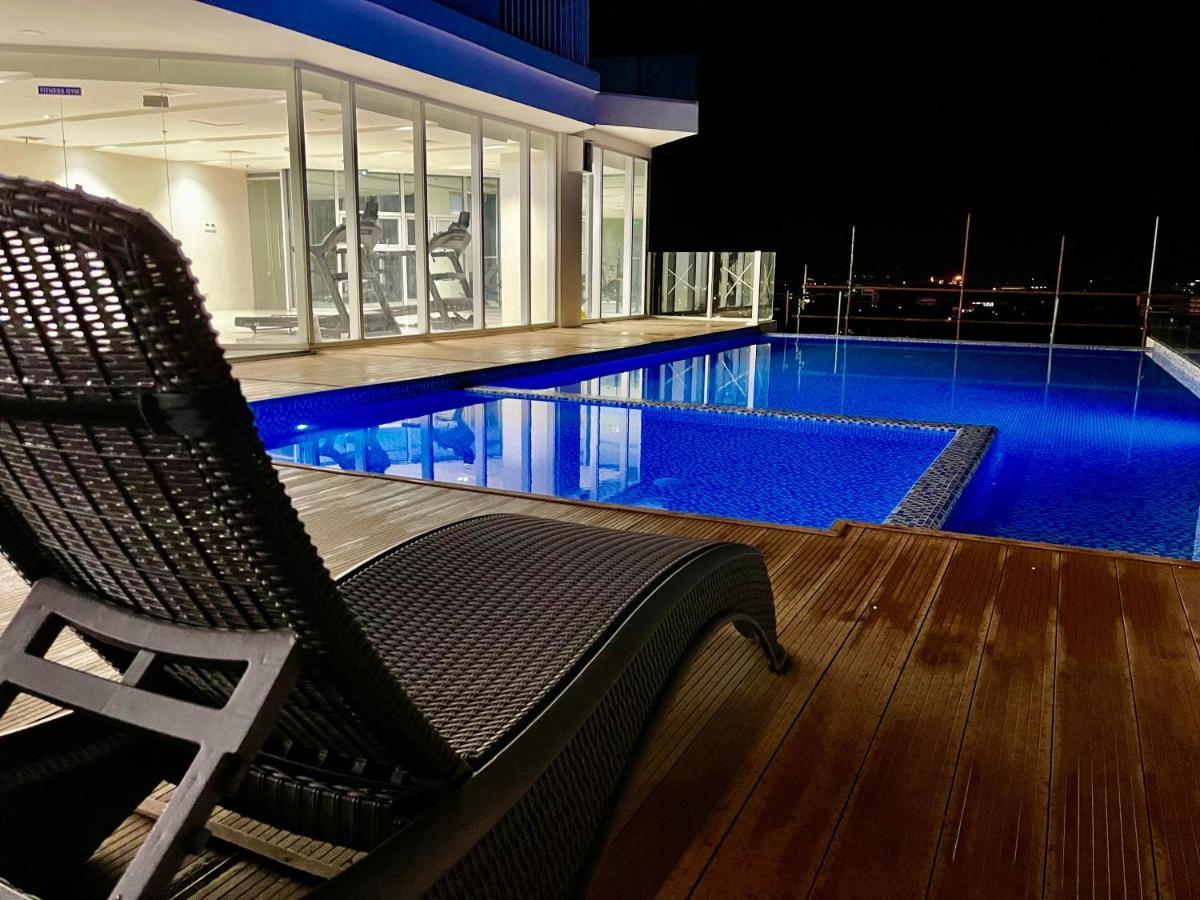 Inspiria Aparthotel Davao City Exterior foto